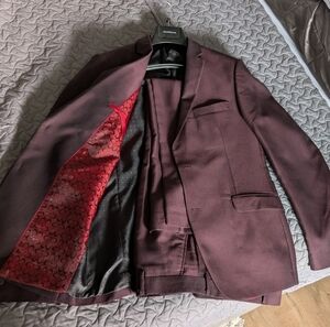 Brown and Red Suit with Notch Lapel and Structured Shoulders